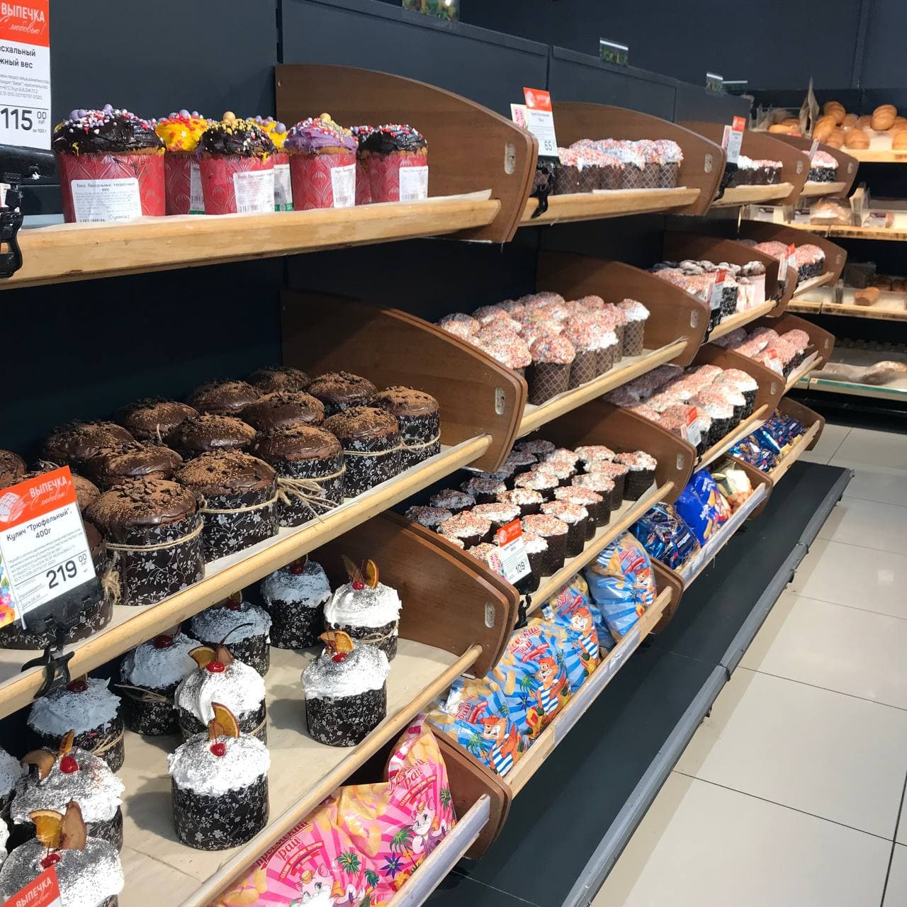 Пасхальные куличи в супермаркете «Яблоко»